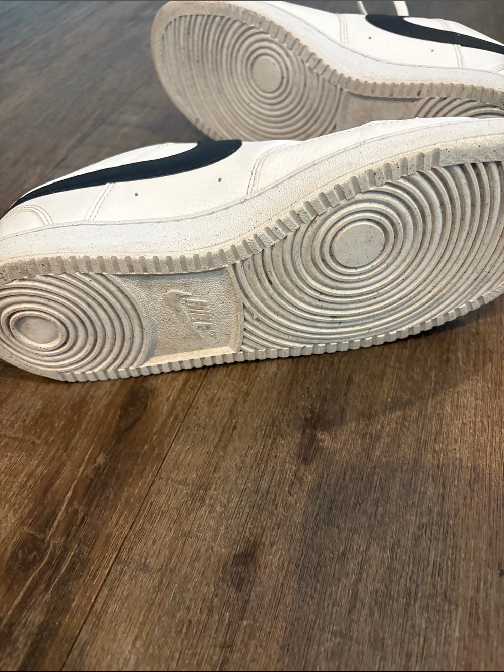 Nike White Low-Top Sneakers with Black Swoosh - Picture 2 of 5